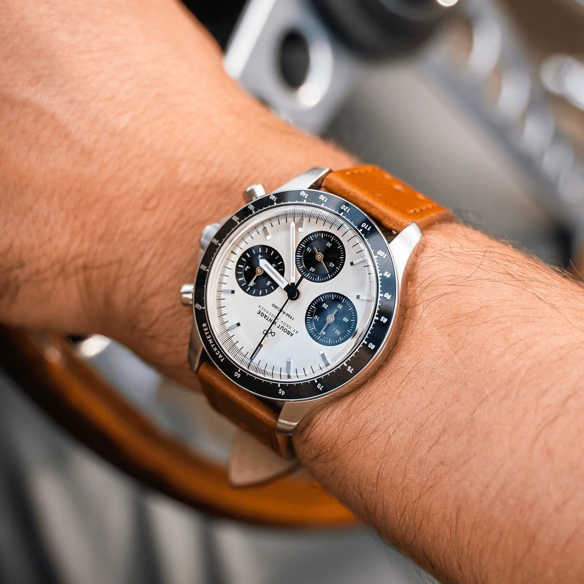 AV86 1960 Racing Chronograph – Steel / Off White & Black