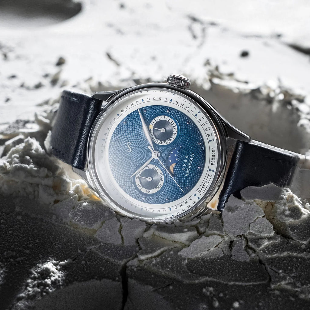 AV86 1968 Moonphase – Steel / Dark Blue
