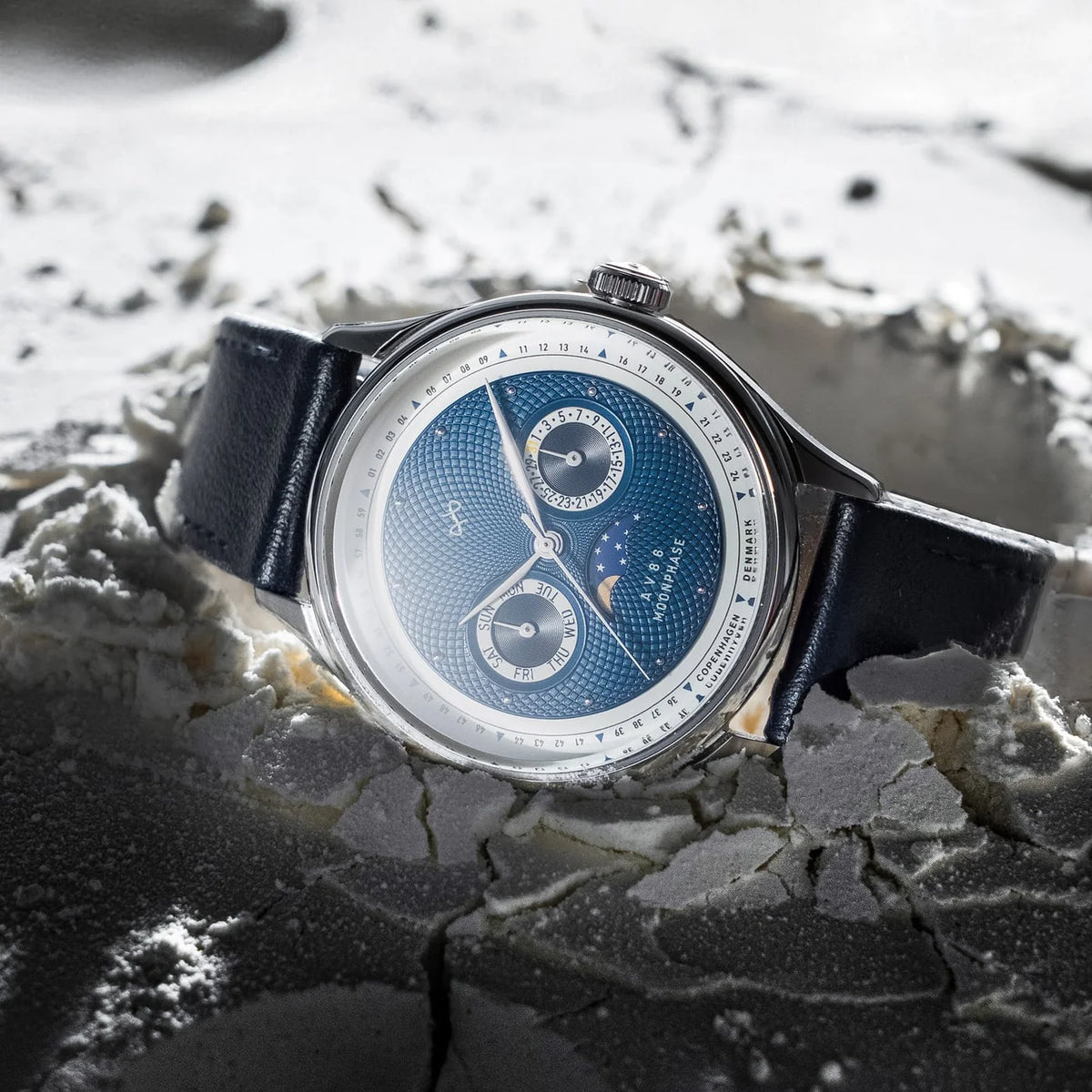 AV86 1968 Moonphase – Steel / Dark Blue
