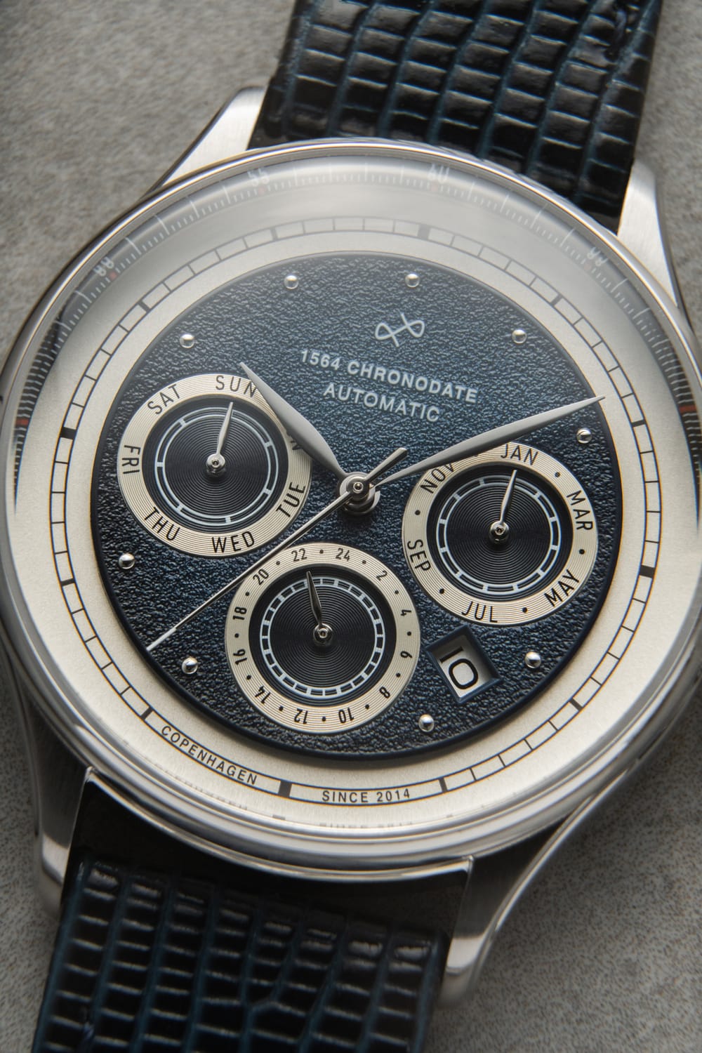 AV86 1564 Chronodate Automatic – Steel / Blue