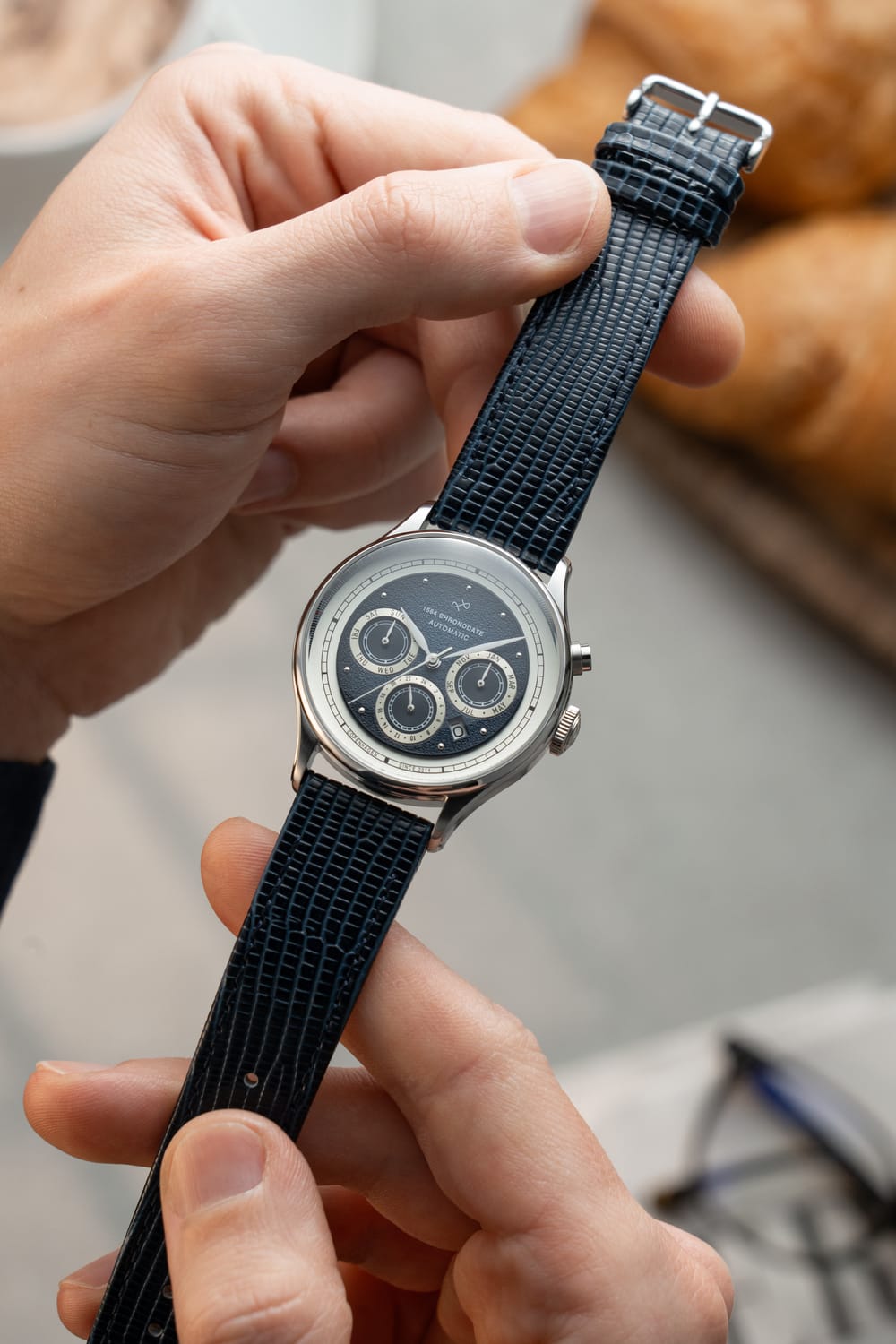 AV86 1564 Chronodate Automatic – Steel / Blue