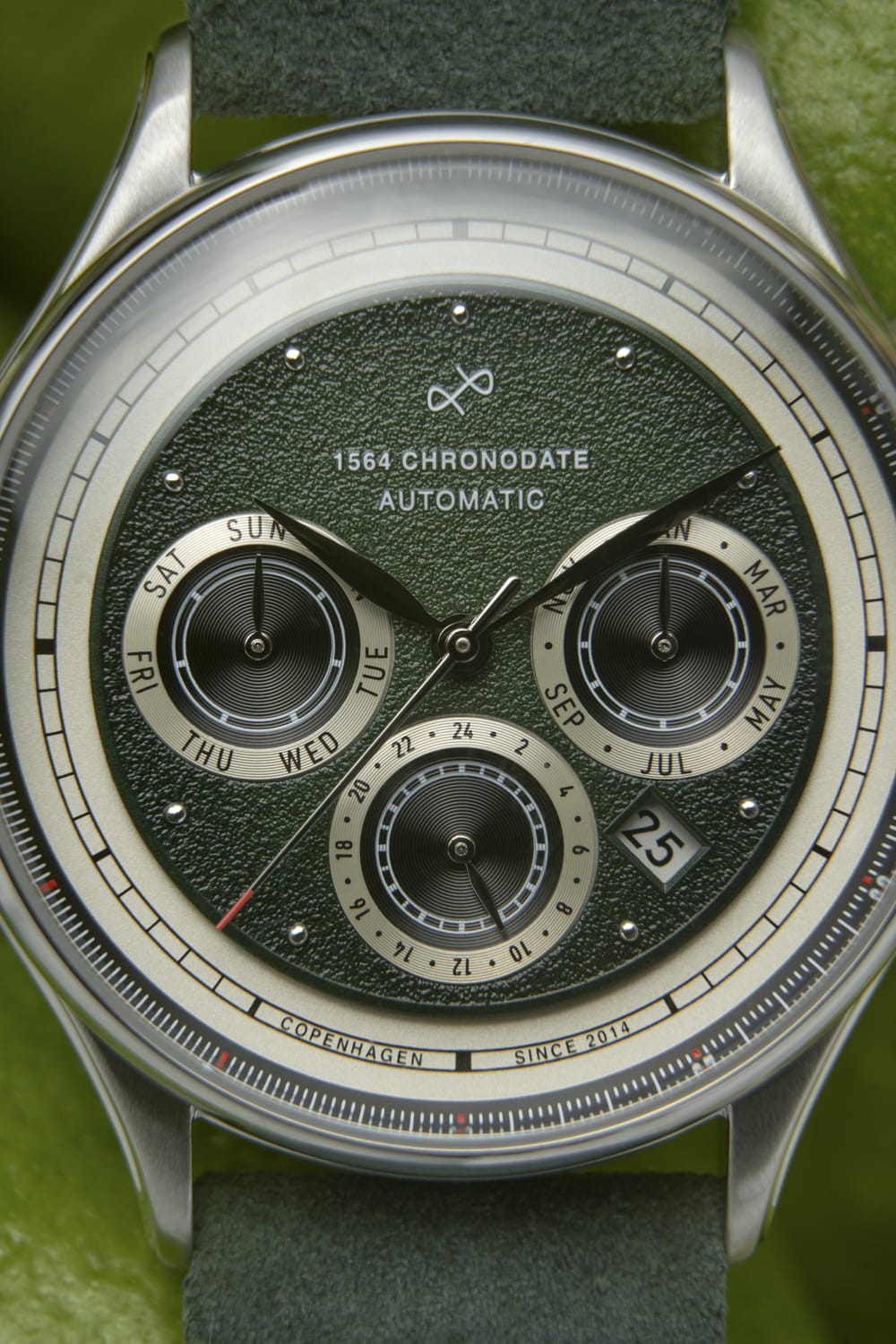 AV86 1564 Chronodate Automatic – Steel / Garnish Green Limited Edition