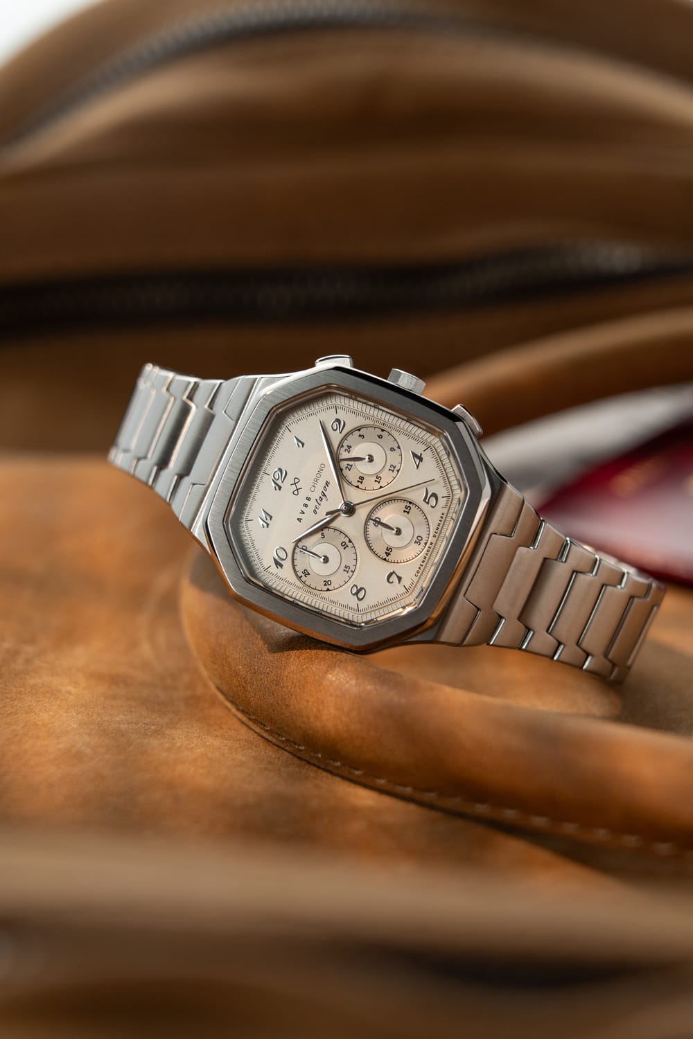 AV86 1904 Chronograph - Steel / Off White