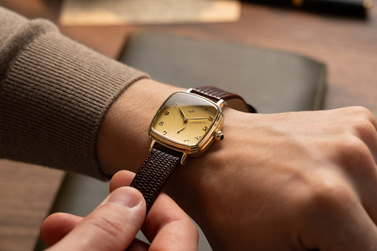 AV86 1954 Capri Mechanical – Gold / Vintage Cream