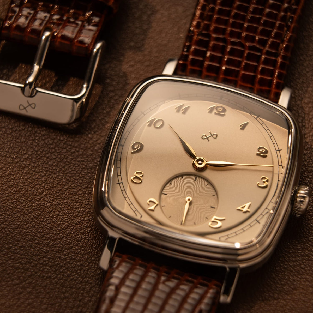 AV86 1954 Amalfi Mechanical – Gold / Off White