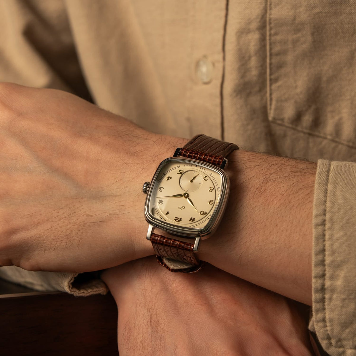AV86 1954 Amalfi Mechanical – Gold / Off White
