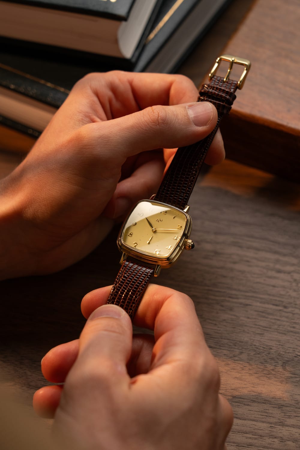 AV86 1954 Capri Mechanical – Gold / Vintage Cream