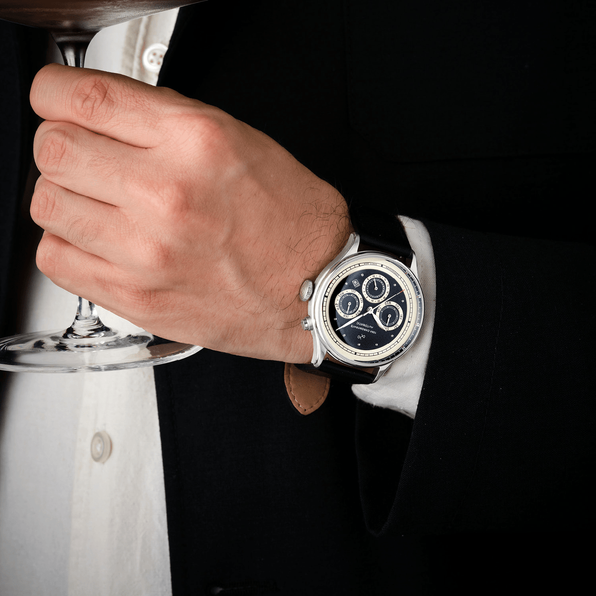 AV86 1564 Chronodate Automatic – Steel / Black
