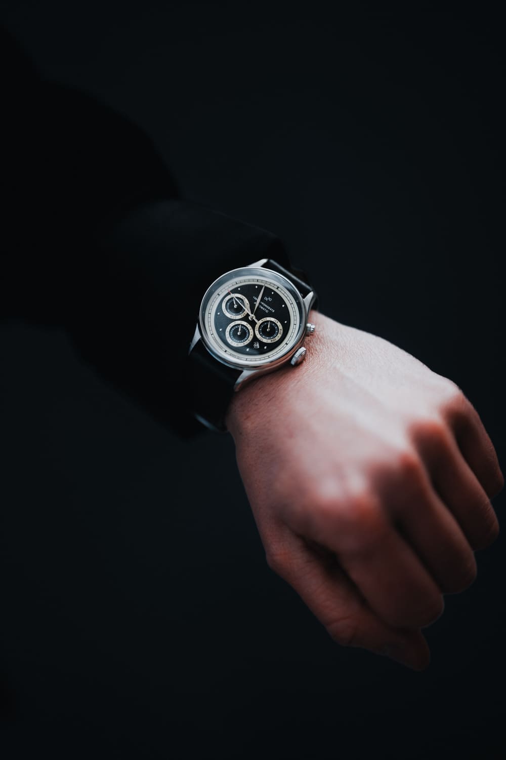 AV86 1564 Chronodate Automatic – Steel / Black