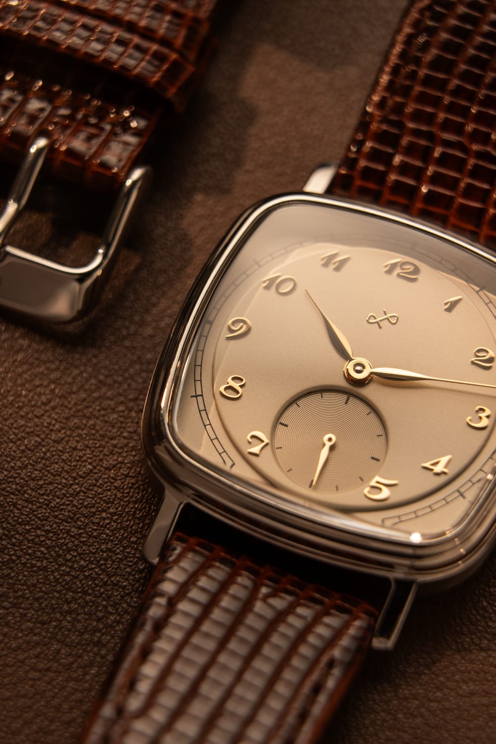 AV86 1954 Amalfi Mechanical - Steel / Off White