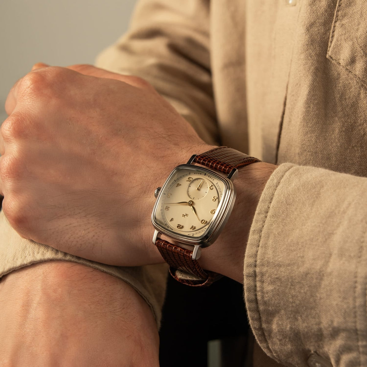 AV86 1954 Amalfi Mechanical - Steel / Off White