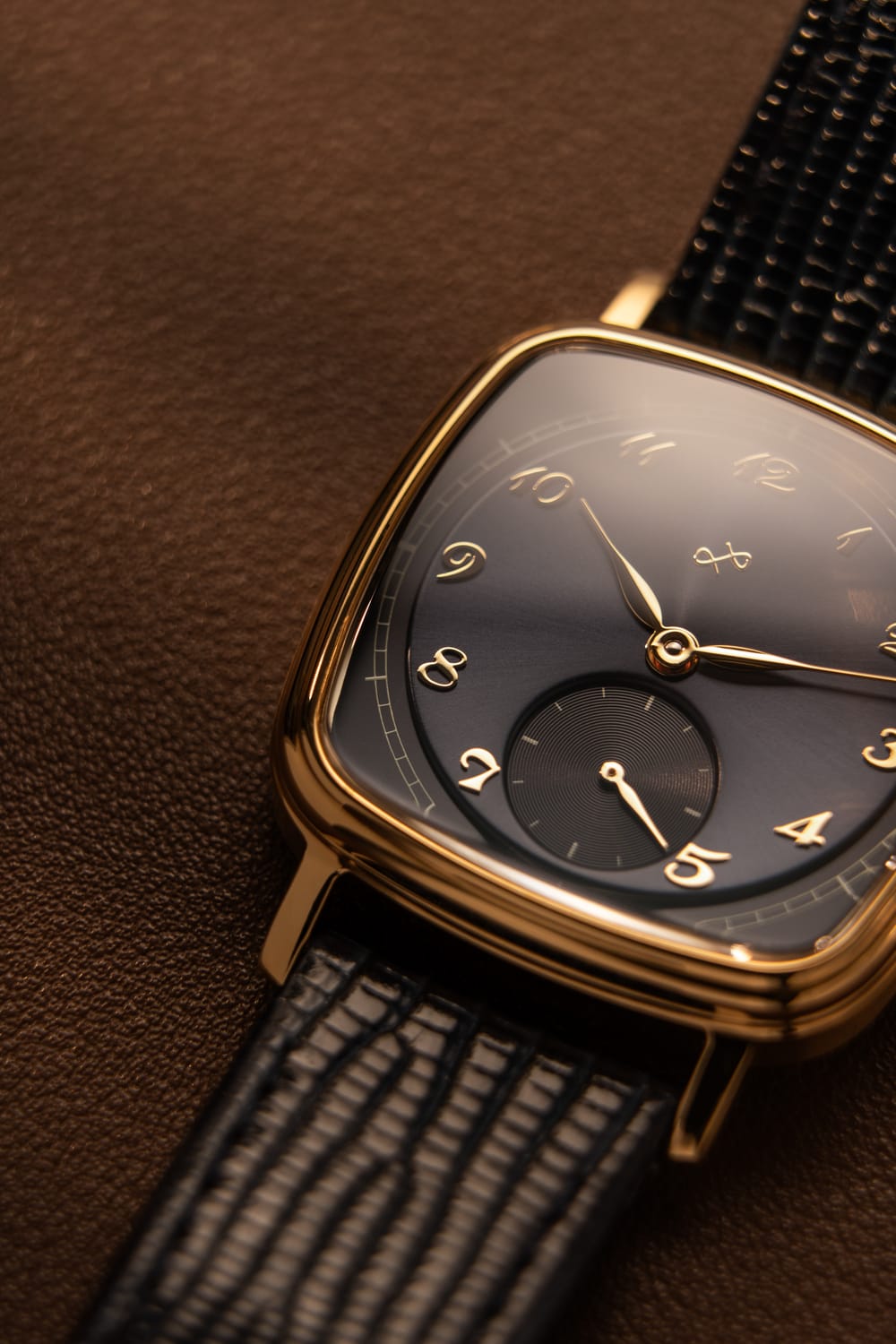AV86 1954 Amalfi Mechanical - Gold / Midnight Blue