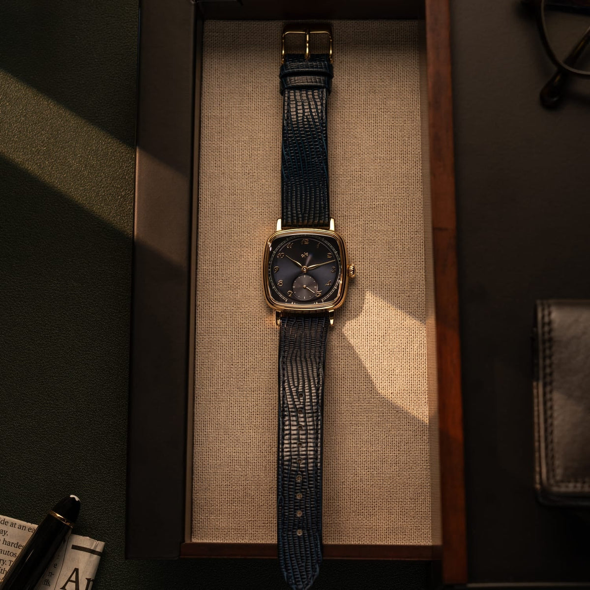 AV86 1954 Amalfi Mechanical - Gold / Midnight Blue