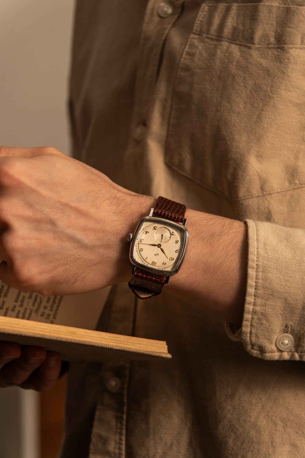 AV86 1954 Amalfi Mechanical - Steel / Off White